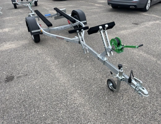 Treiler Модель 829440 Исполнение Дельфин 3,9 рес с ПВХ упорами