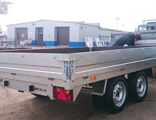 Прицеп бортовой двухосный с тормозом ССТ-7132-31 (платформа Ш=2047 мм)