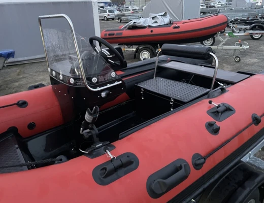 Лодка Navigator 380 R консоль дистанция