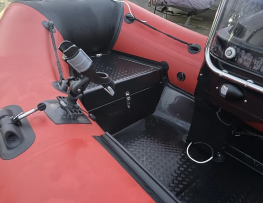 Лодка Navigator 380 R консоль дистанция