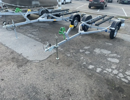 Прицеп Treiler Модель 829440 Исполнение Дельфин 3,9 рес Газель без колес