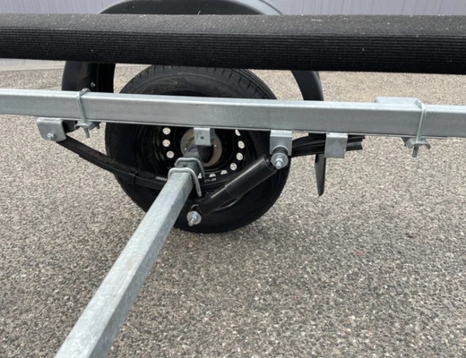 Прицеп Treiler Модель 829440 Исполнение Дельфин 3,9 рес AL-Ko БЕЗ КОЛЕС Передвижная ось вдоль рамы