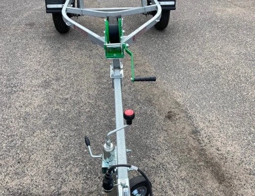 Прицеп Treiler Модель 829440 Исполнение Дельфин 3,9 рес AL-Ko БЕЗ КОЛЕС Передвижная ось вдоль рамы