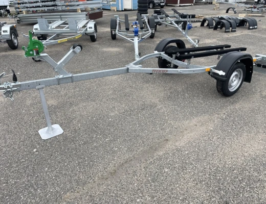 Прицеп Treiler Модель 829440 Исполнение Дельфин 3,9 рес AL-Ko БЕЗ КОЛЕС Передвижная ось вдоль рамы