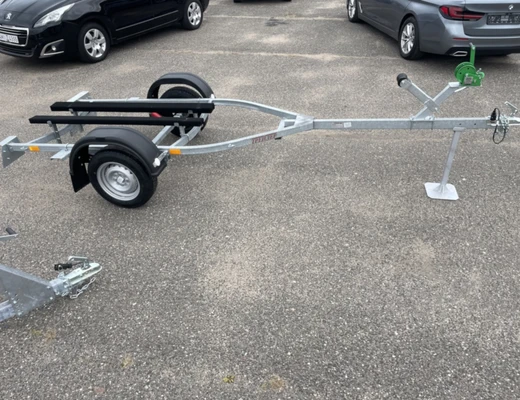 Прицеп Treiler Модель 829440 Исполнение Дельфин 3,9 рес AL-Ko БЕЗ КОЛЕС Передвижная ось вдоль рамы