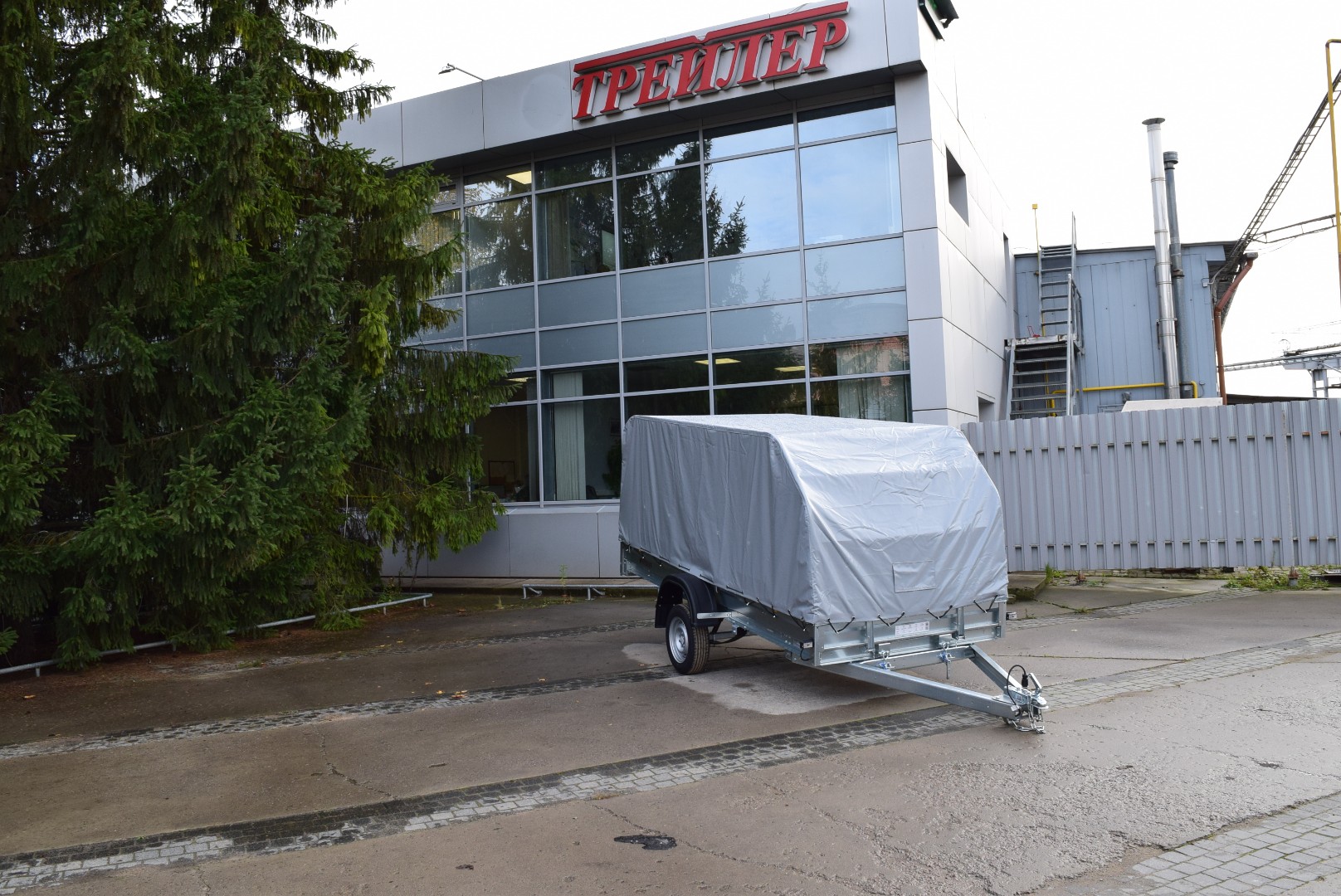 Прицеп Treiler Модель 829450 Исполнение 3,0х1,5 рес с подъемным тентом Прицеп Treiler Модель 829450 Исполнение 3,0х1,5 рес с подъемным тентом